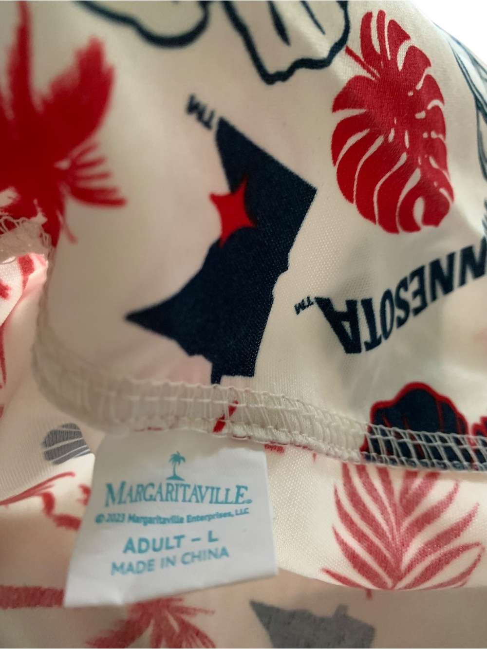 Margaritaville Minnesota Twins  Button-Up w/ Red & Navy Tropical Print - Picture 6 of 6